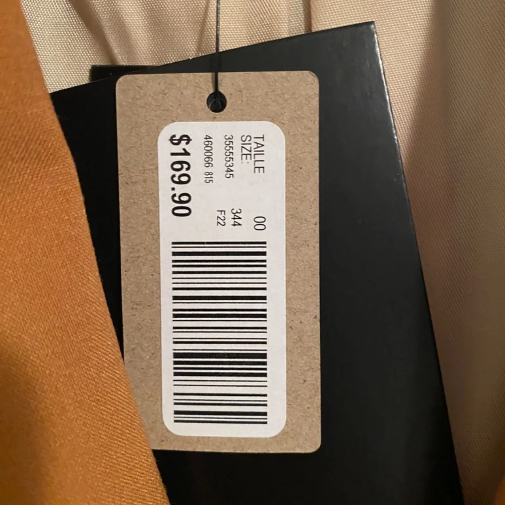 RW & CO. One-Button Fitted Blazer - Picture 2 of 7